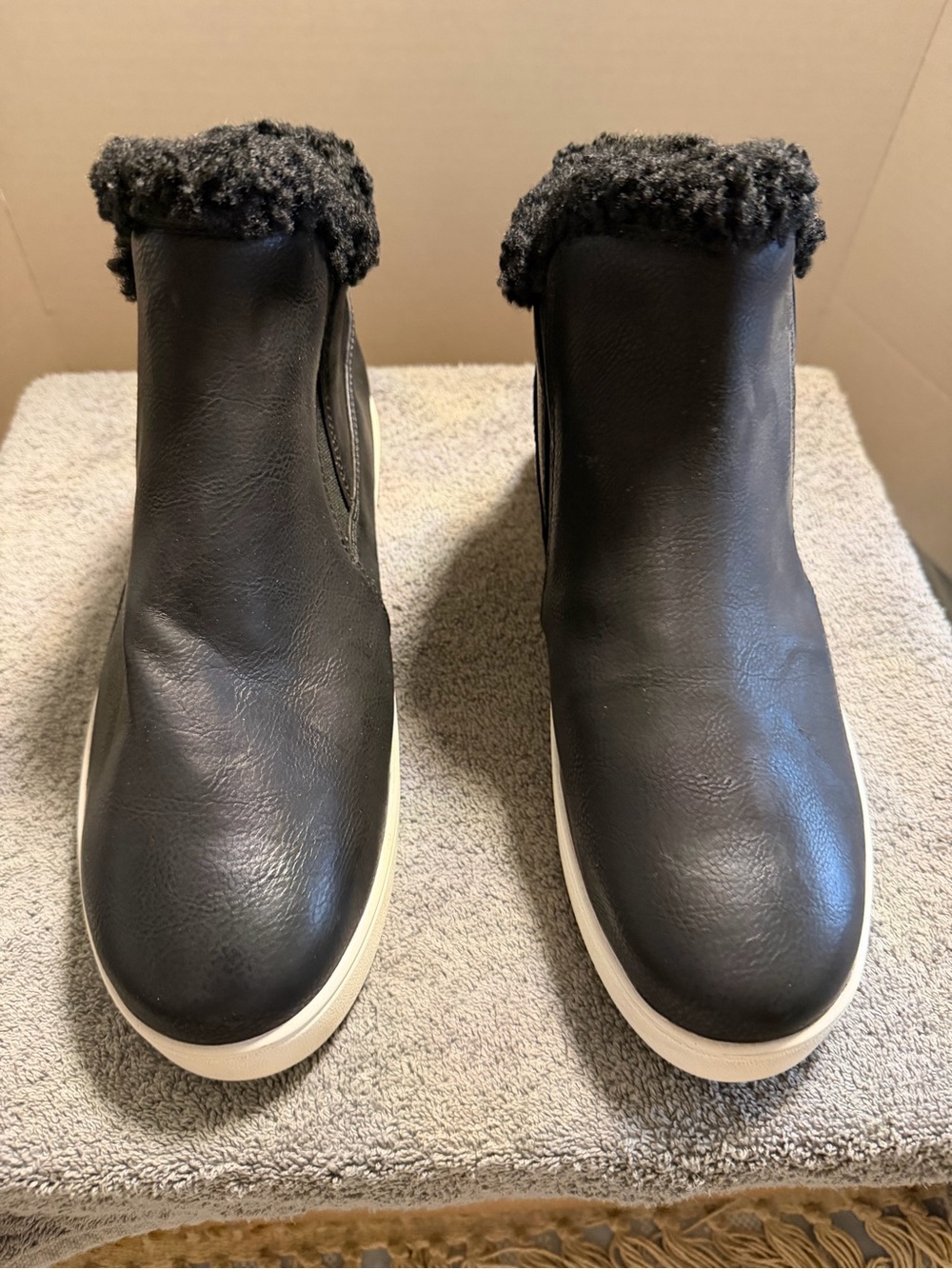 Muk Luks Faux Leather Black Sherpa Trim Boots Size 9